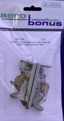 Aerobonus 320133 USAF Pilot&amp;Instructor with seats for T-28B 1/32