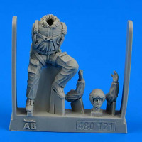 Aerobonus 480121 Soviet Pilot - the Cold War period 1/48