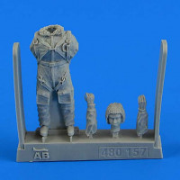 Aerobonus 480157 Soviet Woman Pilot WWII with parachute 1/48