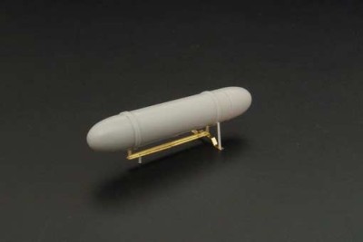Brengun BRL48068 50gal &quot;cigar&quot; fuel tank w/rack (double pack) 1/48