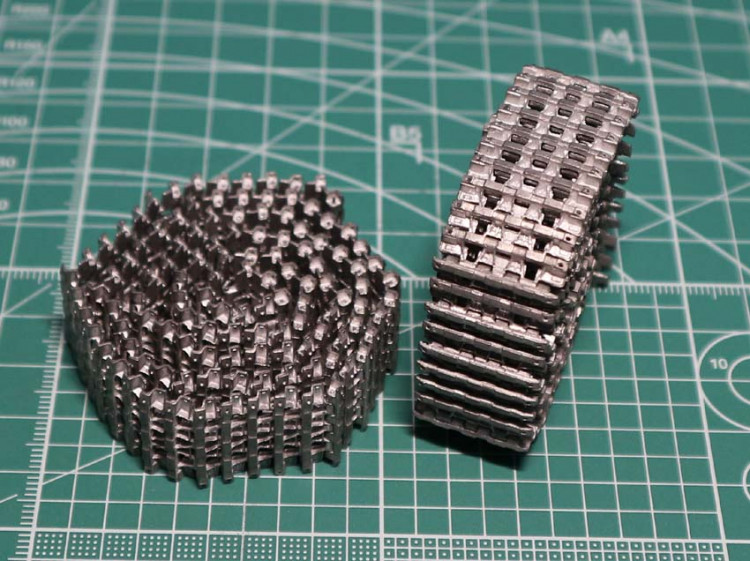 трак трактора. металлические гусеницы для модели вездехода sg-1203. сборка металлических траков для пластиковой модели. стальная гусеницы для ihi 011s. траки для тигра 1/72.