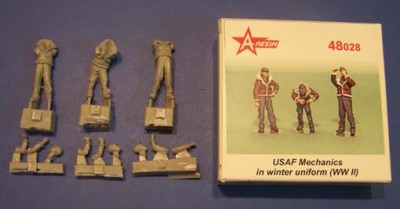 A-resin 48028 Механики ВВС США в зимней форме одежды (2МВ) 3 фигуры 1/48