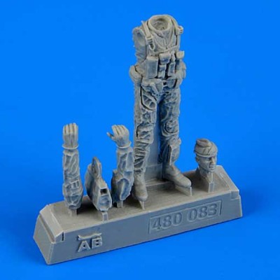Aerobonus 480083 US Navy pilot with bag - Vietnam War 1965 - 1973 1/48