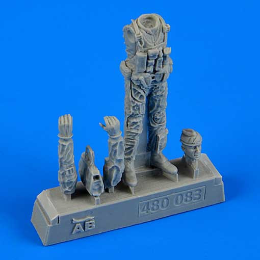 Aerobonus 480083 US Navy pilot with bag - Vietnam War 1965 - 1973 1/48