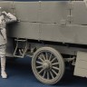 Copper State Models F35-030 Фигура, Офицер канадской мотострелковой бригады MG надевает шлем 1/35