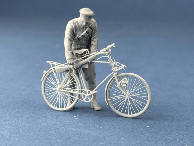 Copper State Models F35-077 Фигура, Британский армейский велосипедист закрепляет свою винтовку 1/35