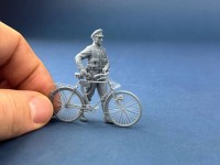 Copper State Models F35-078 Фигура, Британский армейский велосипедист идет со своим велосипедом 1/35