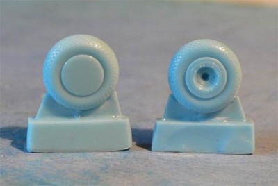 Radial Engines &amp; Wheels REW-72012 1/72 P-40 wheels - tread design