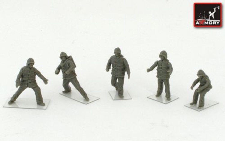 Armory ARF7215 Soviet Airfield firefighters (modern) x 5 figures 1/72