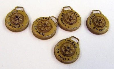 Plus model EL056 German antitank mines 1:35