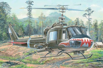 Hobby Boss 81807 Вертолет Bell UH-1 «Iroquois» 1/18