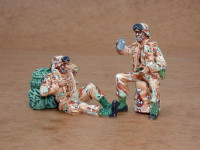 CMK F35108 US Army modern soldiers at rest (2 fig. ) 1/35