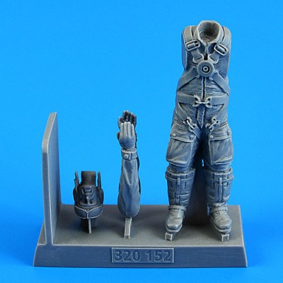 Aerobonus 320152 Luftwaffe WWII Pilot w/ a parachute (1 fig.) 1/32
