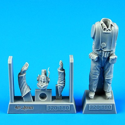 Aerobonus 320180 US Marine Corps WWII Pilot (1 fig.) 1/32