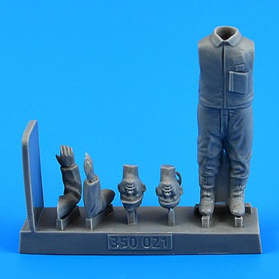 Aerobonus 350021 Japanese WWII suicide sailor for Kaiten II 1/35