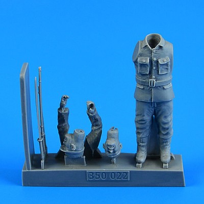 Aerobonus 350022 Japanese WWII suicide officer for Kaiten II 1/35
