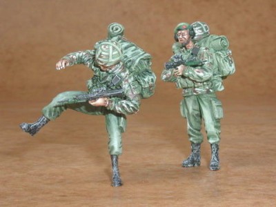 CMK F35127 British modern soldiers part I. (2 fig. ) 1/35