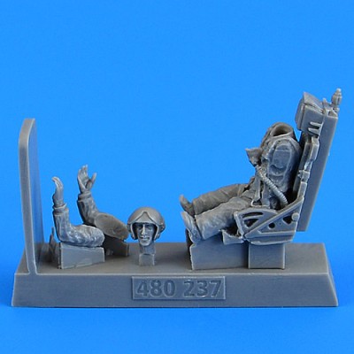 Aerobonus 480237 Soviet Fighter Pilot w/ eject.seat for MiG-19 1/48