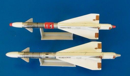 Plus model AL4044 Russian missile R-40T AA-6 Acrid 1:48