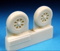 Barracuda Studios BCR72102 Vought Corsair, Grumman Hellcat Wheels - Postwar Tread (For all Corsair and Hellcat kits) 1/72