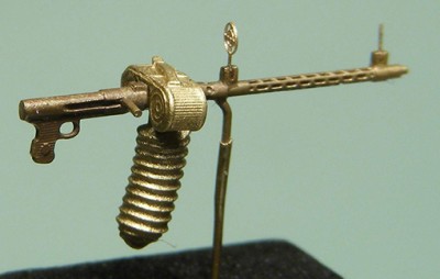 Mini World A7221B MG 15 machine gun with canvas (early) case catchers (Germany) 1/72