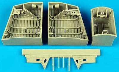 Aires 4453 English electric Canberra wheel bays 1/48