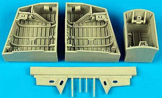 Aires 4453 English electric Canberra wheel bays 1/48