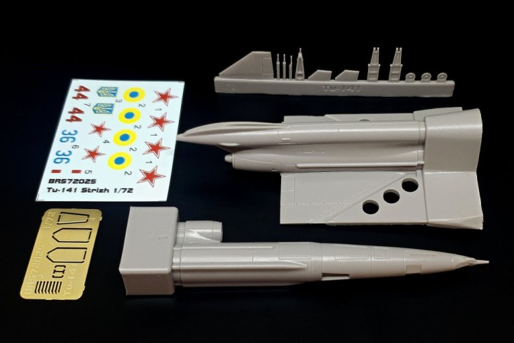 Brengun BRS-72025 Tu-141 Strizh - Soviet Jet Drone (resin kit) 1/72