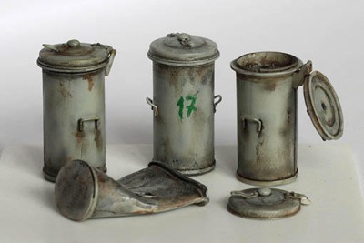 Plus model 367 Dustbin 1:35