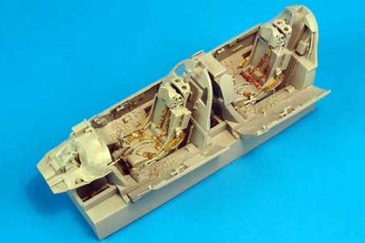 Aires 2163 F-105G Thunderchief cockpit set 1/32