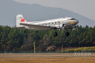 Trumpeter 05813 Транспортный самолет DC-3 1/48