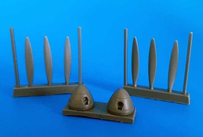 Aims AIMS48P030 Junkers Ju-88A-1/Ju-88A-5/Ju-88C-2/4/Ju-88D -1/5 spinner with correct shape, prop cut outs and rivet detail - plus 6x props 1/48