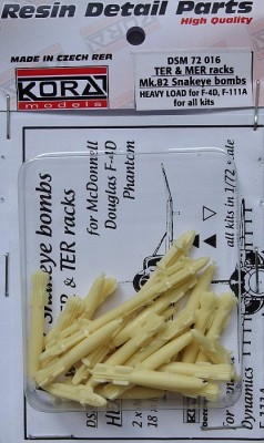 Kora Model DSM72016 TER&amp;MER racks Mk.82 Snakeye bombs (F-4D,111A) 1/72
