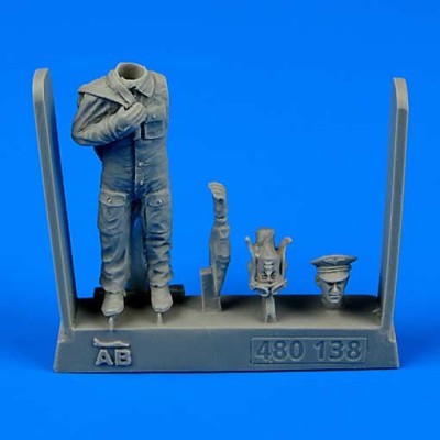 Aerobonus 480138 Free French Fighter Pilot WWII Normandie-Niemen (1942-1945) 1/48