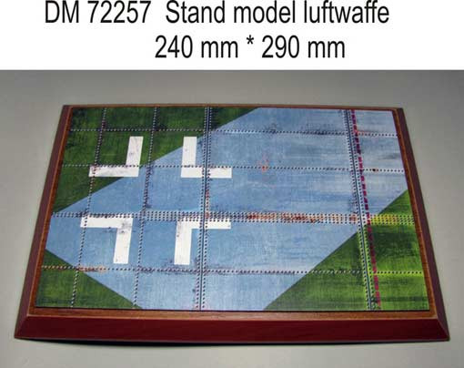 Dan Models 72257 подставка для модели ( тема Люфтвaффе 2 МВ - подложка фото крыла самолёта, крест ) размеры 240мм*290мм