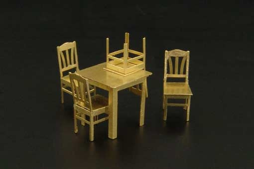 Brengun BRL72013 Table and chairs 1/72
