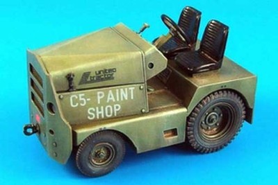 Aerobonus 320032 United tractor GC-340/SM340 tow tractor (basic) USAF/US ARMY 1/32