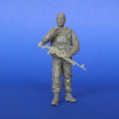 Master Club MCF35156 Современный российский солдат с пулемётом ПКМ 1/35