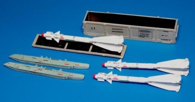 Plus model AL4014 Missile R-60 with simple launcher / Raketa R-60 s jenoduchmi zvsnky 1:48