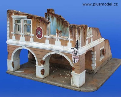 Plus model 050 House with an arcade 1:35