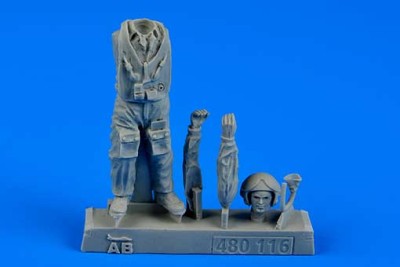Aerobonus 480116 Soviet Pilot with life jacket - the Cold War period 1/48