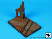BlackDog D72018 Ruined house with railway crossing base (150x100 mm) 1/72