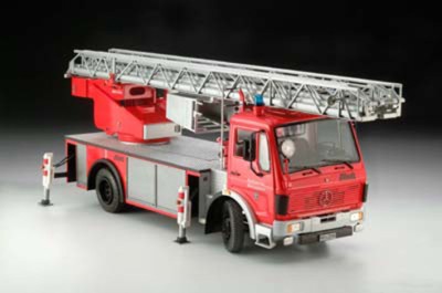 Revell 07504 Пожарная машина DLK 23-12 Mercedes-Benz 1419/1422 Limited Edition 1/24