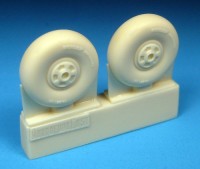 Barracuda Studios BCR72246 Bristol Beaufighter Mk.X Early Wheels - No Tread. (designed to be used with Airfix kits) 1/72