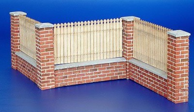Plus model 215 Fence with underpinning 1:35