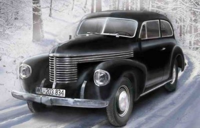ICM 35476 Kapitan 2-door Saloon WWII German Staff Car 1/35