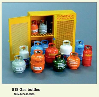 Plus model 518 1/35 Gas bottles (resin set, PE &amp; decals)