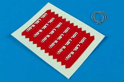 Aerobonus 320012 Remove before flight flags - IDF - white lettering 1/32