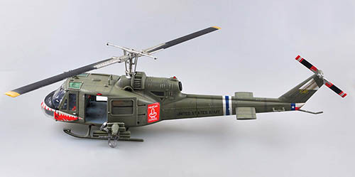 Merit 60028 UH-1 Huey C - 174 ударный вертолет "Акула" 1/18