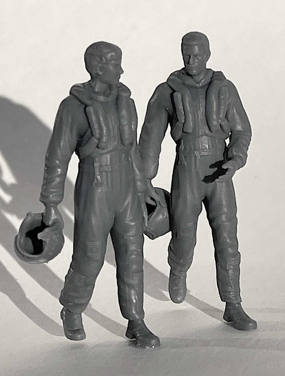 Pilot Replicas 483DP004 RAF pilots walking, late 1950s & 1960s 1/48